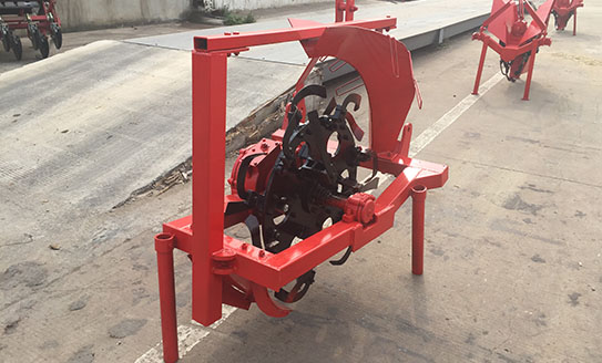 開溝機